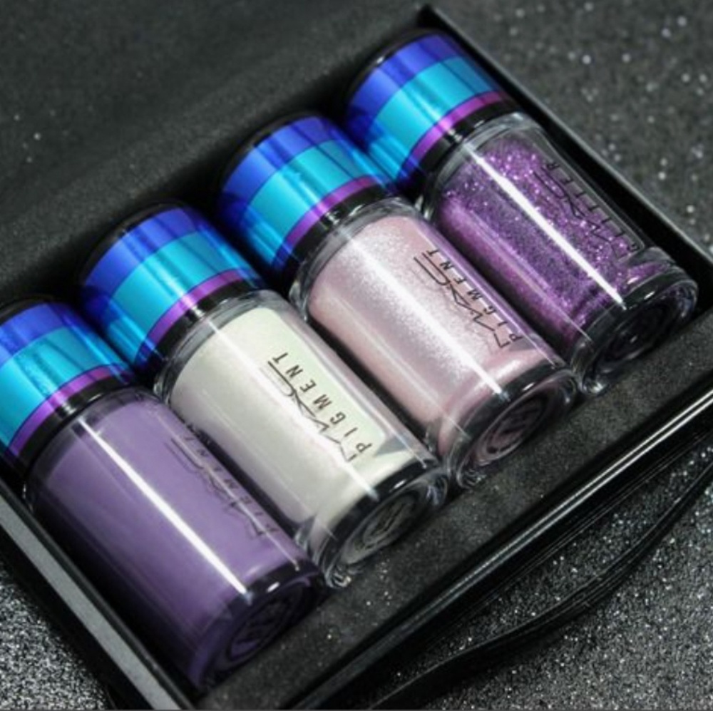 MAC irresistibly charming glitters and pigments